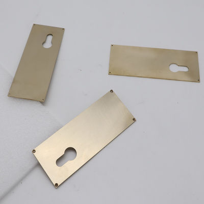 Peças de usinagem CNC de metal personalizado em latão Tolerância de 0,01 mm